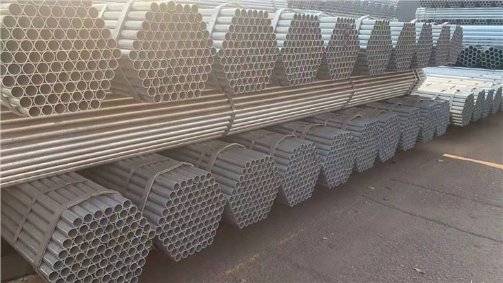 1 5palcové žárově pozinkované ocelové trubky pro lešení